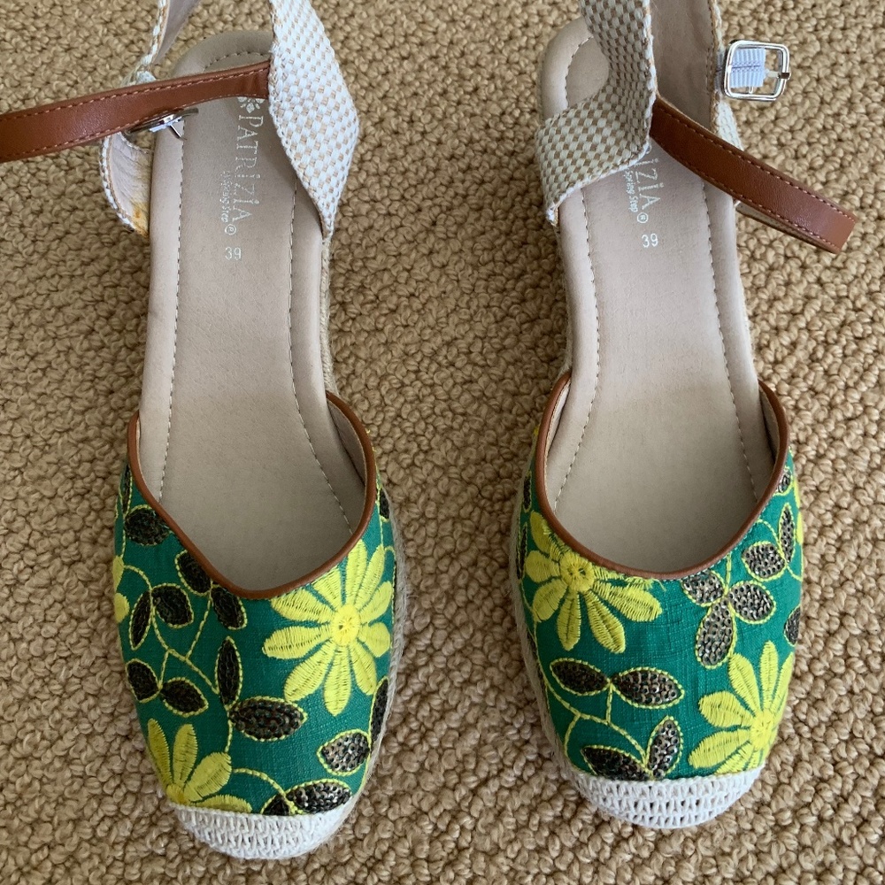 Adorable Embroidered Espadrille Sandals-New